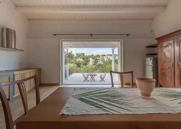 Manghisi - Isulatravel * Noto